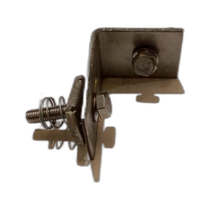 BRACKET C/W SCREWS      (R8)
